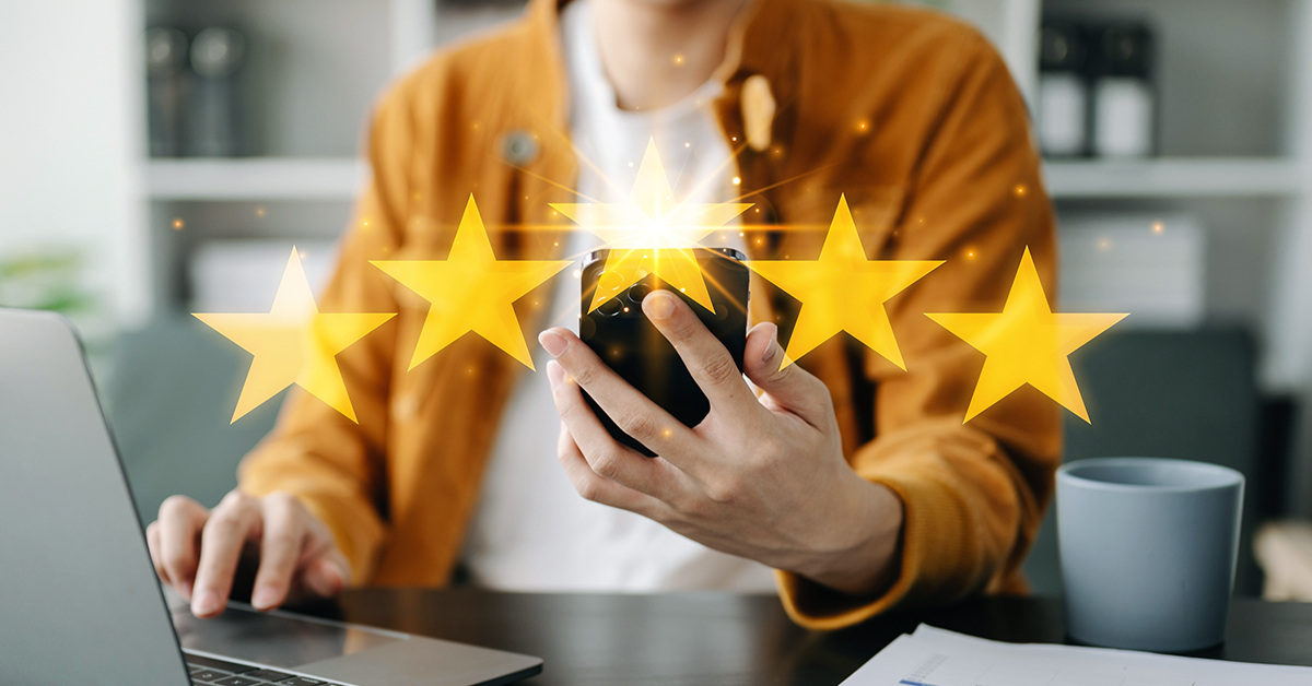 woman having a 5-star shopping experience boosting online customer loyalty